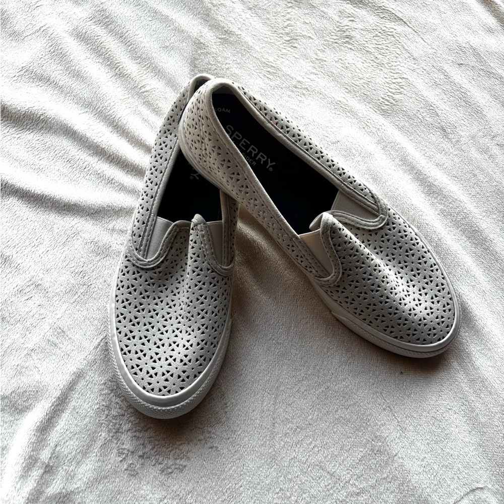 Sperry White Slides (Size 7 - Chic & Classic)